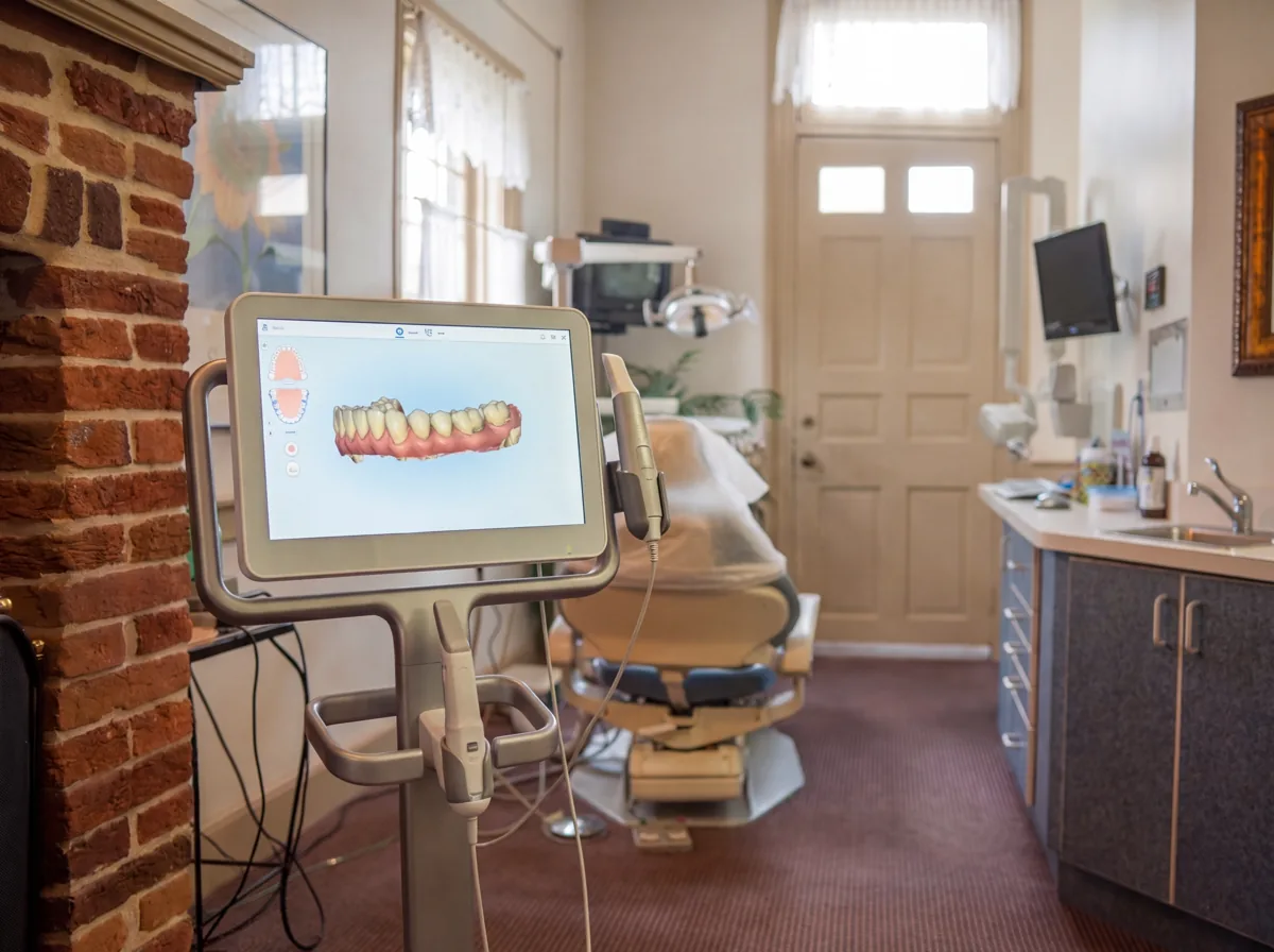 The iTero Element scanner showing a 3D model of the teeth in a Southern York treatment room